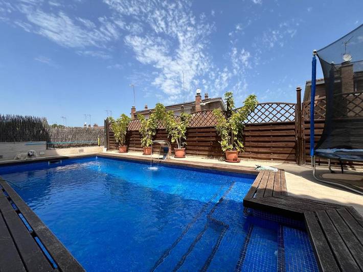 Casa rural para 2 personas, con Balcón y Terraza además de Jardín y Piscina en Viladecaballs