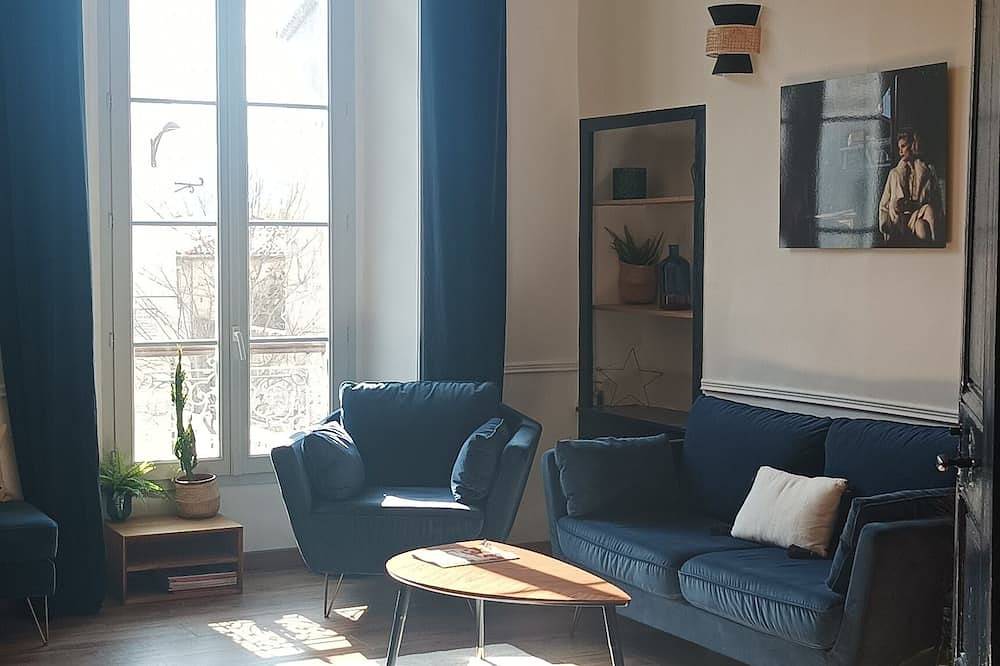 Apartamento entero, City center apartment with terrace 5 minutes from all water sports activities in Ganges, Región de Lodève