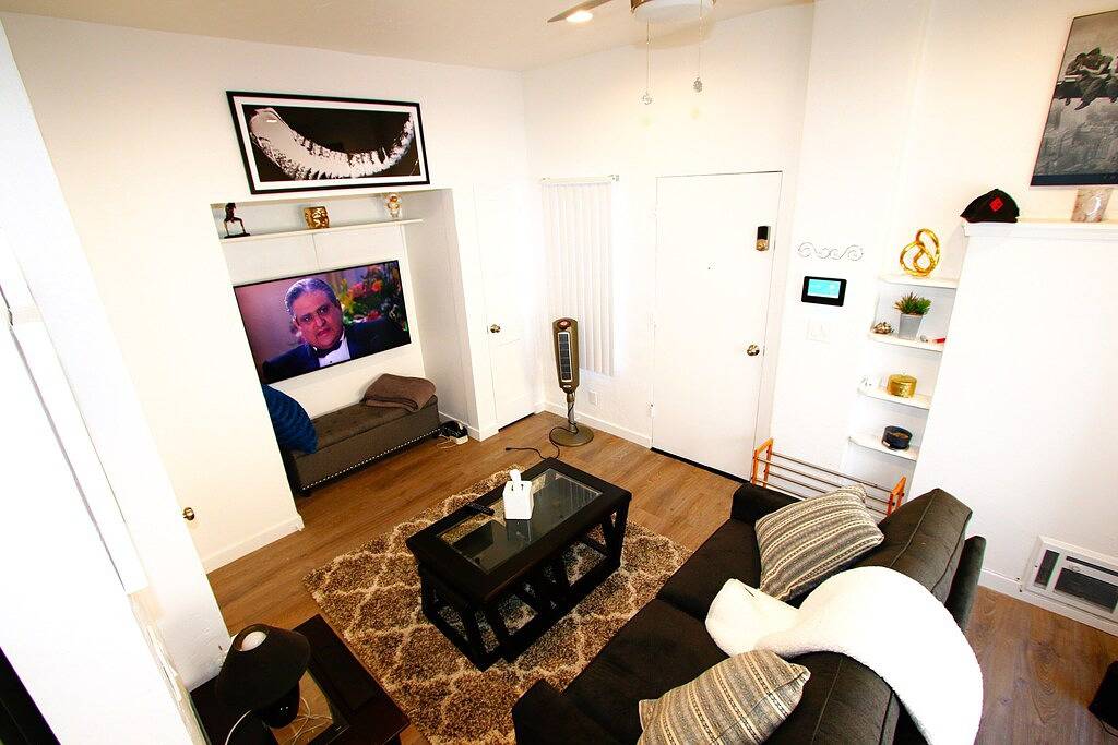 Ganze Wohnung, L@@K 2 minute walk to the Beach and the party street called 2nd Street! in Belmont Shore, Long Beach (CA)
