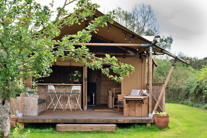 Glamping for 4 people, with garden in Wiltshire