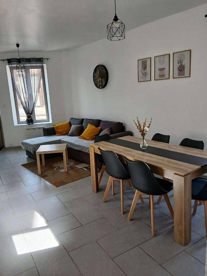 Gîte pour 6 personnes, avec jardin dans Les Choux
