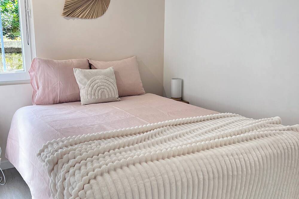 Ganze Wohnung, Apt with private outdoor area, 500m from the château. bike parking, self-guided arrival. in Chinon, Loire-Tal