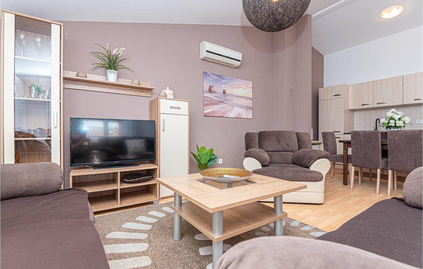 Ganze Ferienwohnung, Gemütlich, 2 km vom Strand entfernt: 1-Zimmer-Wohnung mit WLAN, Klimaanlage und Terrasse in Vodice, Šibenik-Knin