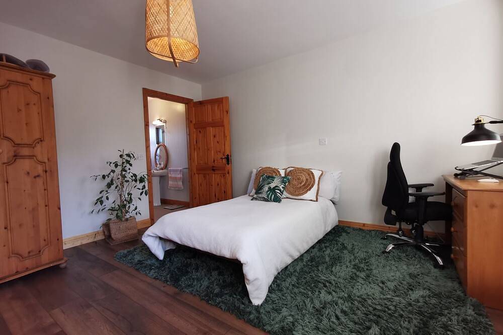 Lovely Cottage for Your Perfect Country Retreat, Kildare Cottage 1000 in County Kildare