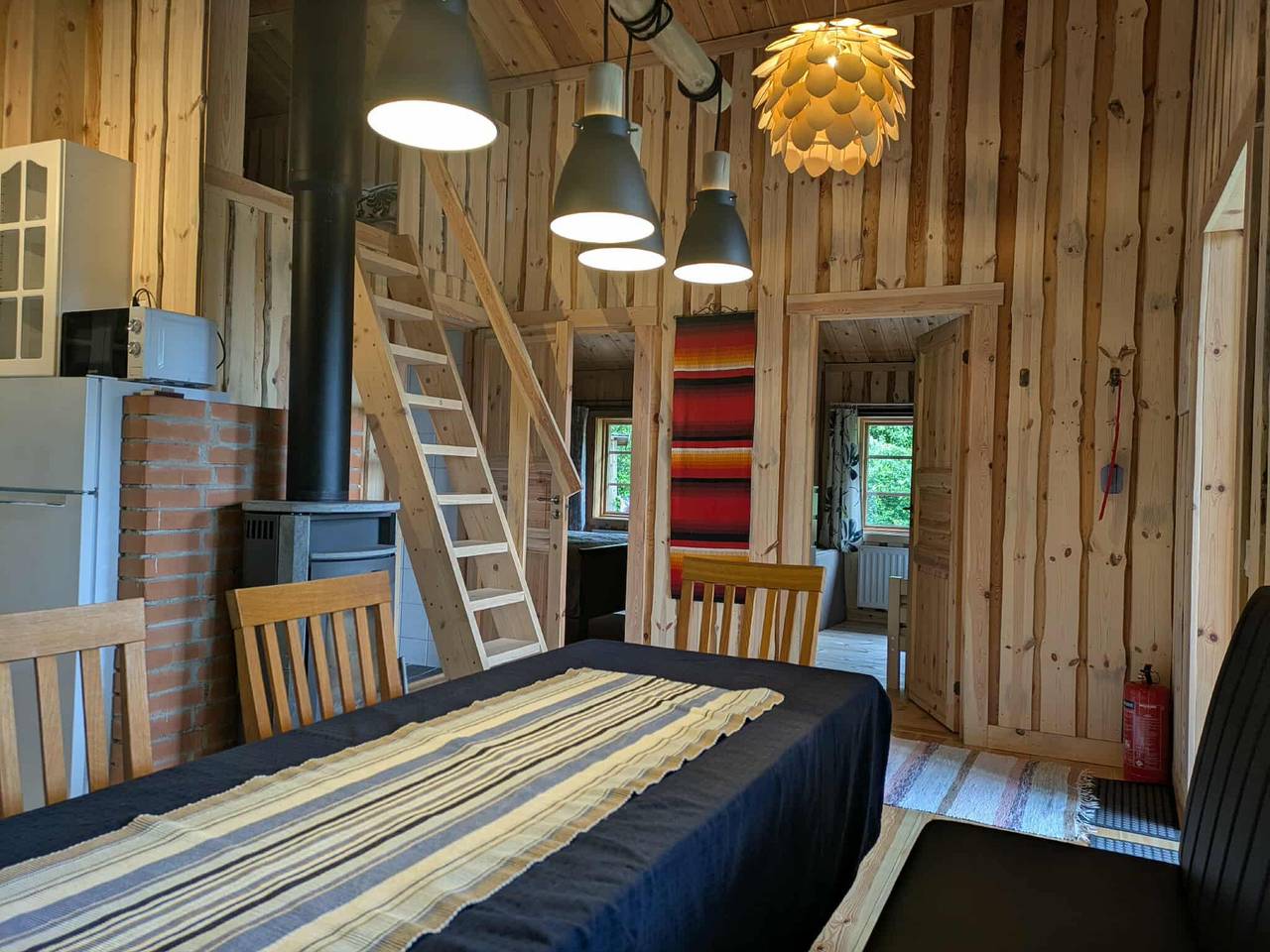 Naturschön gelegene Blockhütte 2025 erbaut mit Seeblick in Kinda, Östergötland