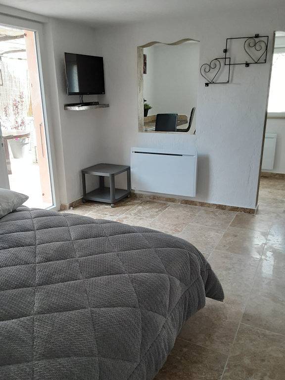 Gîte pour 2 personnes, avec jardin et terrasse à Peyroules - 3