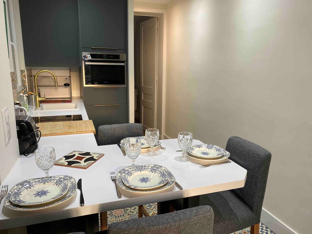 Entire apartment, Apartment 'Superbe Quartier Latin' with Shared Terrace, Shared Garden and Wi-Fi in Paris, Ile de France