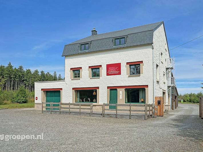 Vakantiehuis voor 36 personen, met terras en balkon/terras in Vielsalm