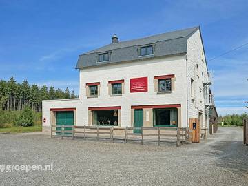 Location de vacances pour 36 personnes, avec terrasse et balcon/terrasse à Vielsalm