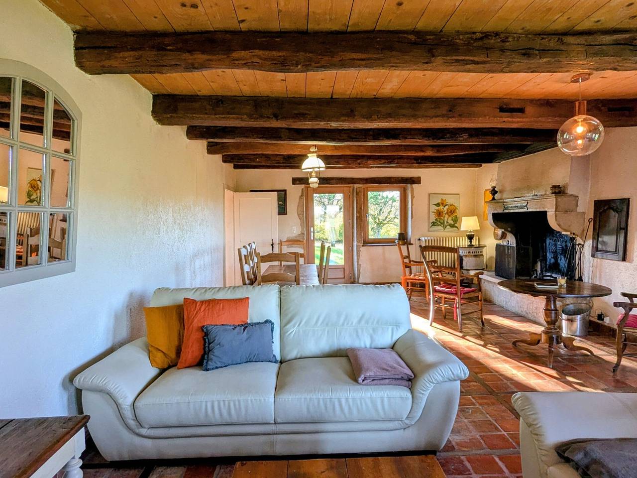 Casa encantadora con chimenea, admite mascotas cerca de Bèze in Noiron-sur-Bèze, Región de Dijon