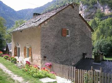 Gîte pour 5 personnes, avec jardin et terrasse, animaux acceptés dans Lozère