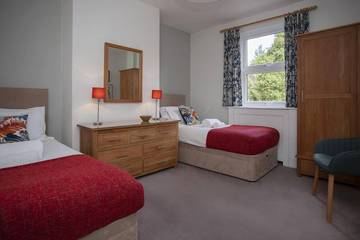 Log Cabin for 10 People in Bath, The Cotswolds, Photo 4