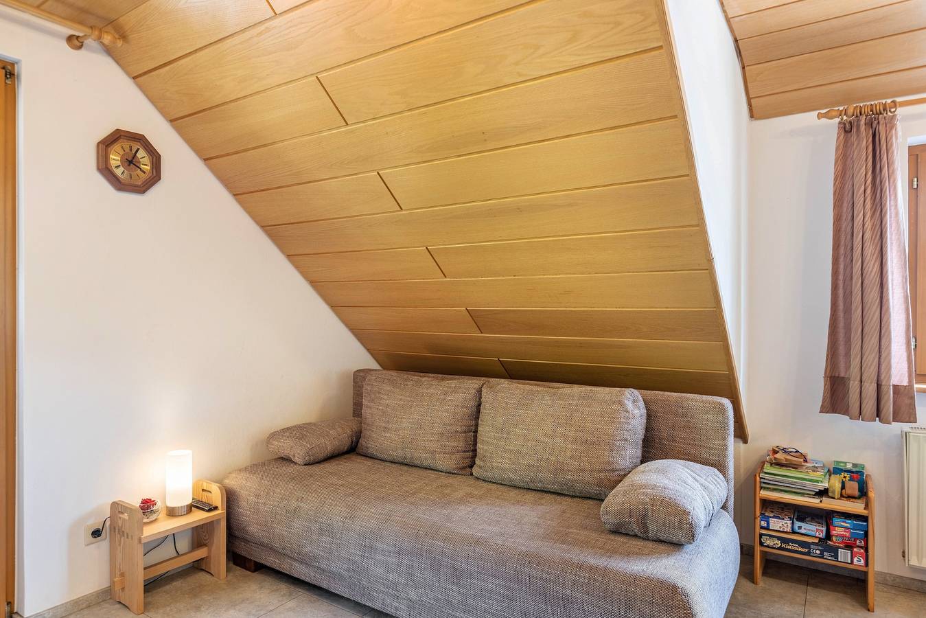 Ganze Wohnung, Ferienwohnung Dachgeschoss" mit Bergblick, Gemeinschaftsgarten und Wi-Fi in Schollach (Eisenbach), Eisenbach