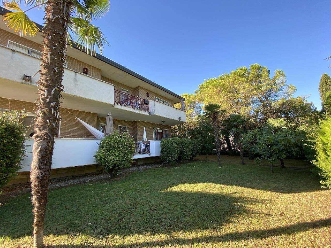 Appartamento intero, Flat in Mattarana with private garden in Castelnuovo del Garda, Prealpi Gardesane