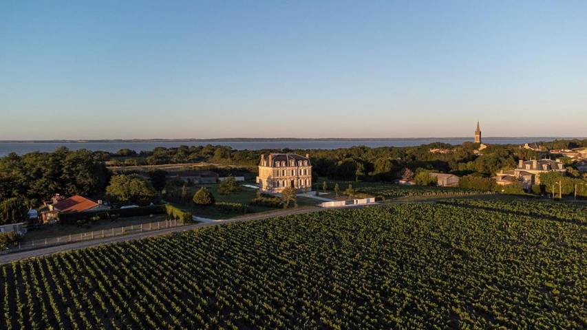 Location de vacances pour 6 personnes, avec piscine ainsi que vue et jardin, animaux acceptés à Saint-Christoly-Médoc - 2