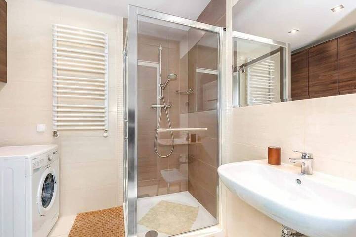Ganze Wohnung, Modernes Studio in Strandnähe | Balkon | Parkplatz in Swinemünde, Stettiner Haff