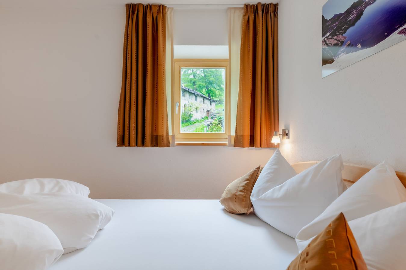 Ganze Wohnung, Ferienwohnung 'Ausserglieshof Wohnung Weißkugel' mit Bergblick, Gemeinschaftsgarten und Wlan in Mals, Saldurkamm
