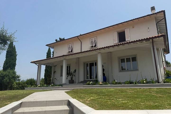 Villa for 5 people, with yard in Vinci