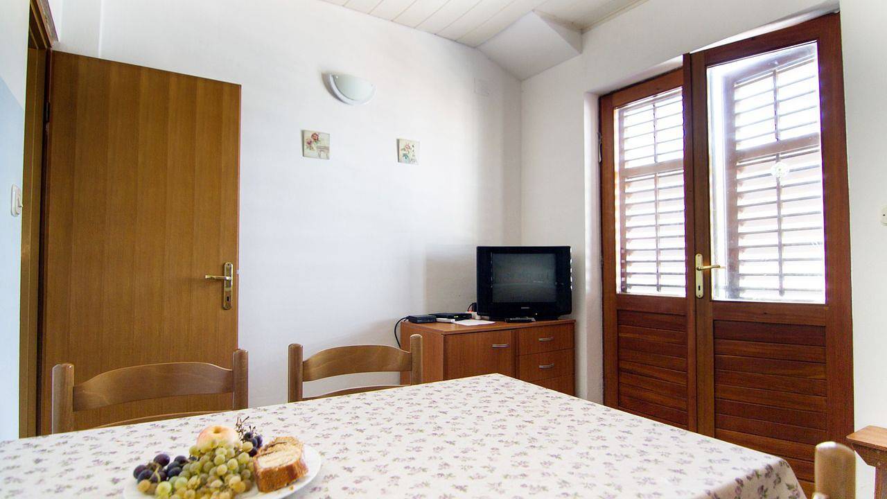 Ganze Ferienwohnung, Ferienwohnung für 5 Personen (40 m²) in Stomorska in Stomorska, Solta