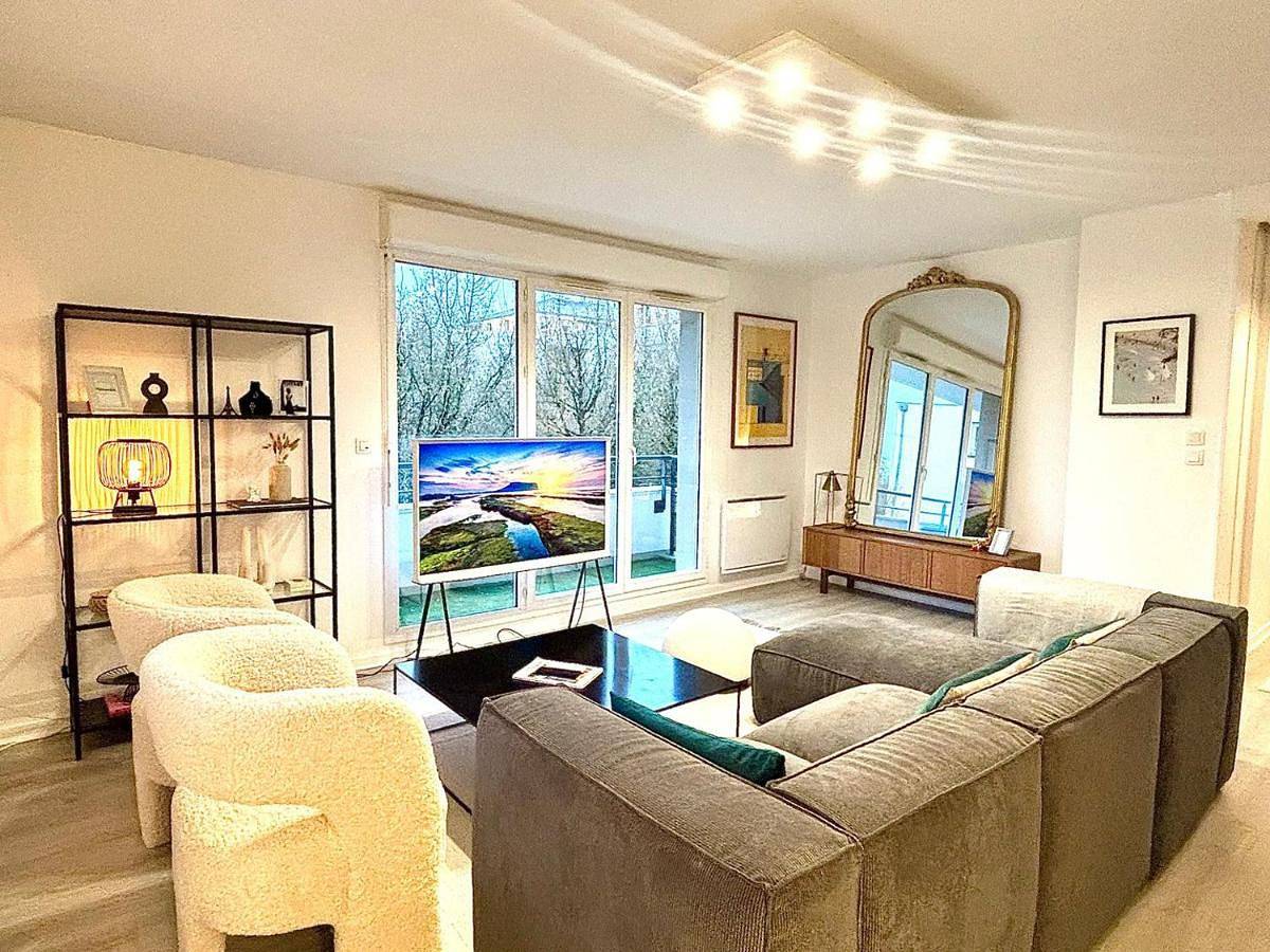 Appartement entier, Lumiere- Appartement Design et Élégant in Chartres-de-Bretagne, Région de Rennes