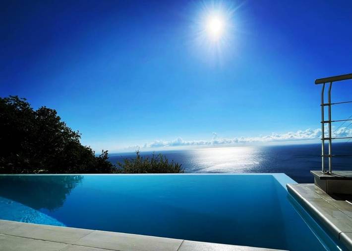 Appartamento per 4 persone, con Balcone e Terrazza nonché Giardino e Piscina a Bergeggi