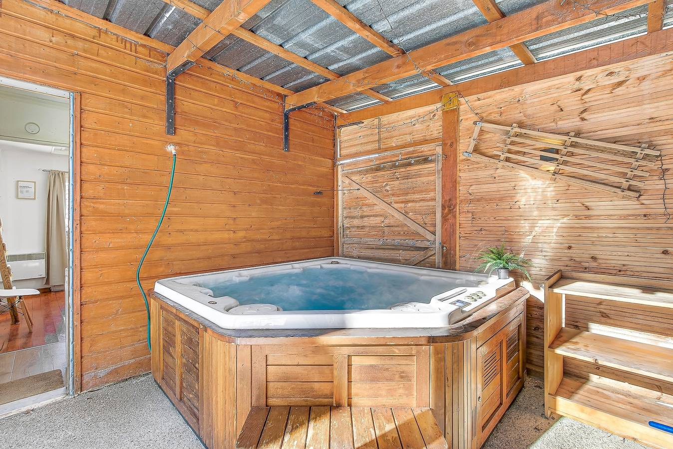 Ferienhaus 'Entier Avec Spa 6 Personnes' mit Bergblick, Wlan und Klimaanlage in Seyne, Alpes-de-Haute-Provence