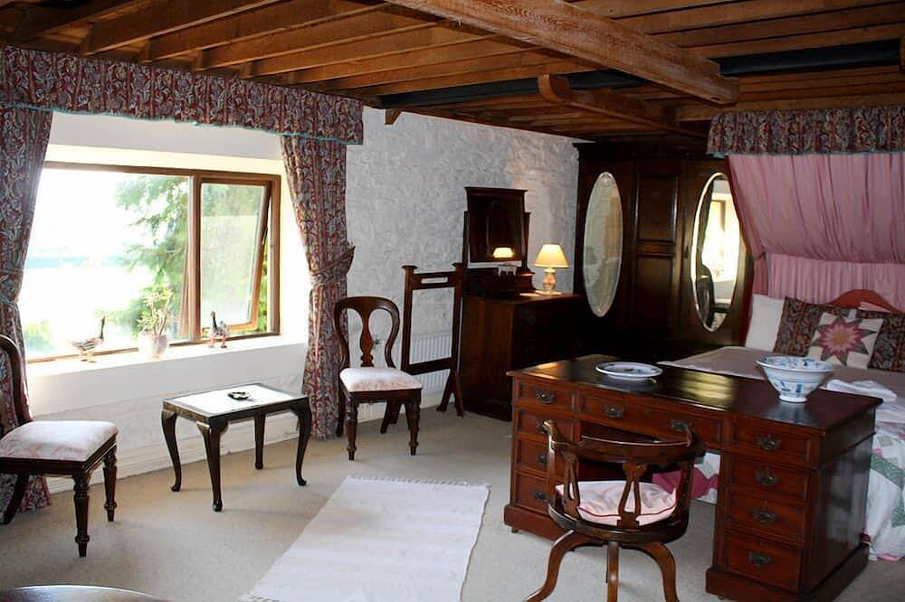 Traditionelles Bauernhaus mit viel Charakter, Qualität und Blick auf die Landschaft. in County Wexford