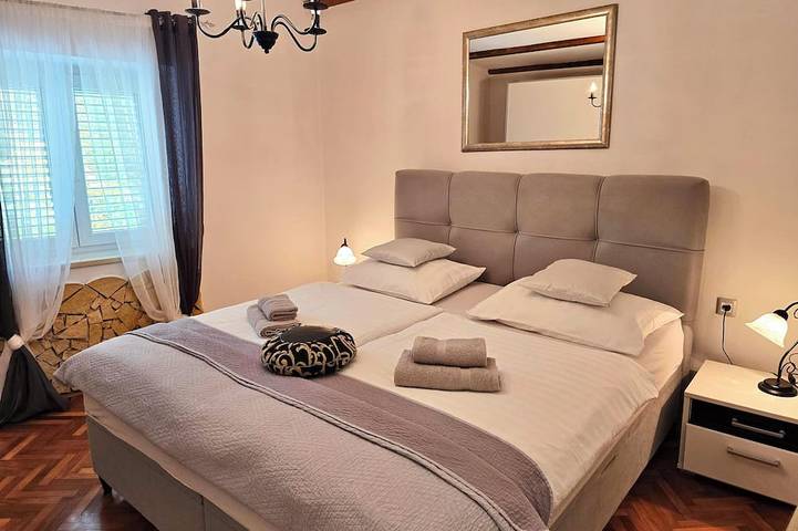 Villa Antoana mit Pool + Spa-Whirlpool + finnische Sauna + PlayStation 4 + WiFi in Pićan, Zentralistrien