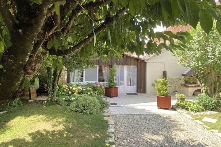 Location de vacances pour 6 personnes, avec jardin dans Yonne