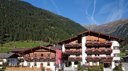 Ferienwohnung für 4 Personen, mit Ausblick und Garten sowie Sauna, mit Haustier im Stubaital