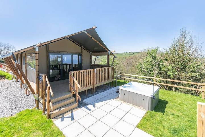 Camping for 4 people, with hot tub in Exmoor