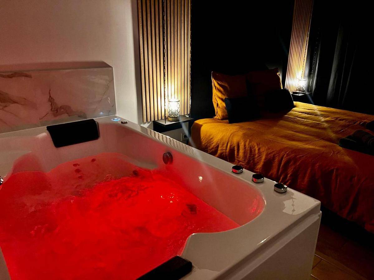 Appartement entier, Boudoir Margot - Luxury room balnéo in Vichy, Région de Vichy
