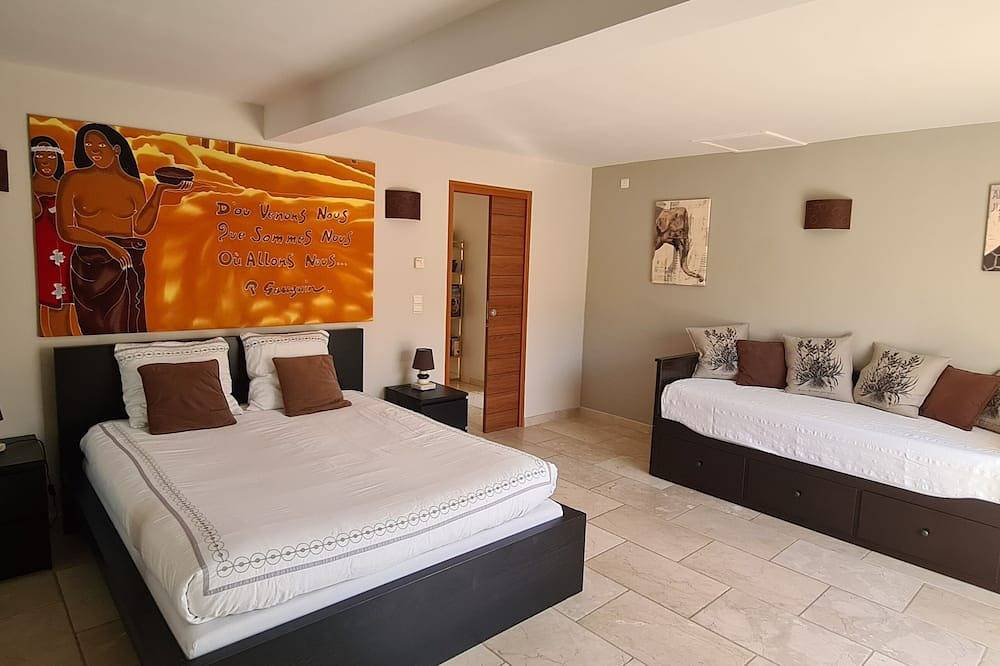 Prachtige moderne villa alle comfort in vrede met verwarmd zwembad in Le Beausset, Toulon regio