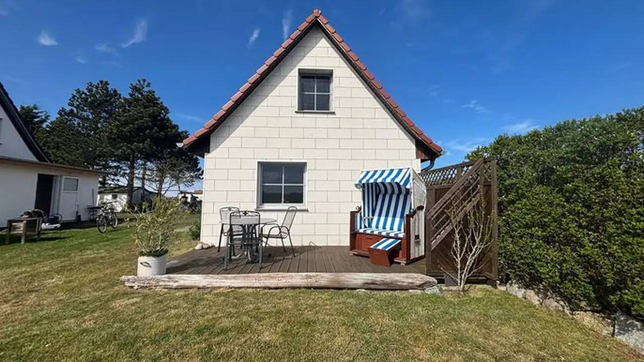 Entire holiday apartment, Holiday apartment for 2 people with garden in Neuendorf Hiddensee Island, Hiddensee