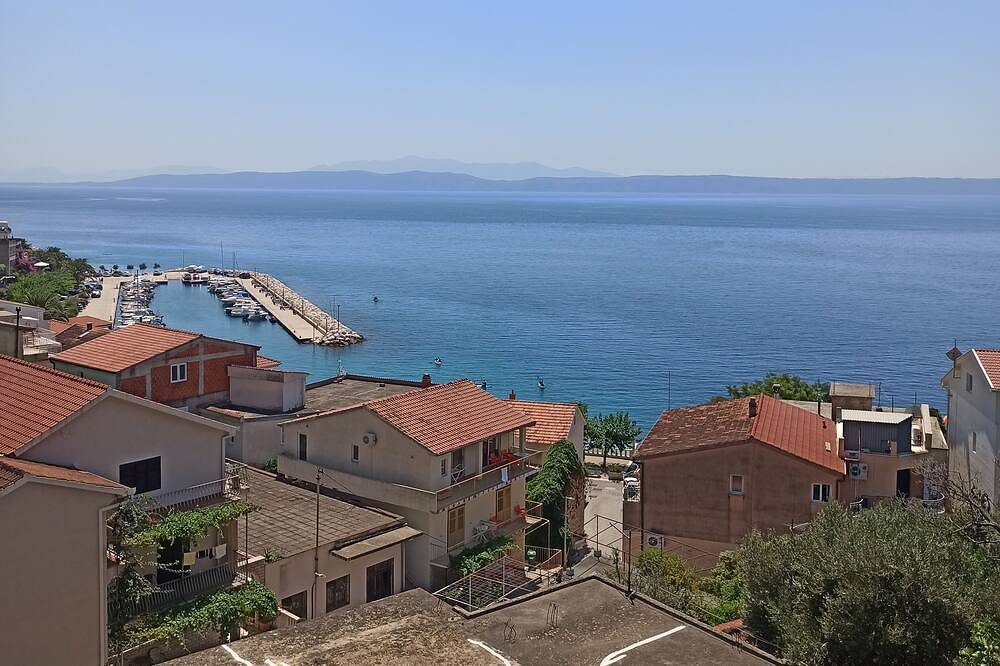 Ganze Wohnung, 1-Zimmer-Ferienwohnung mit Terrasse und Meerblick Podgora, Makarska in Podgora, Makarska Riviera