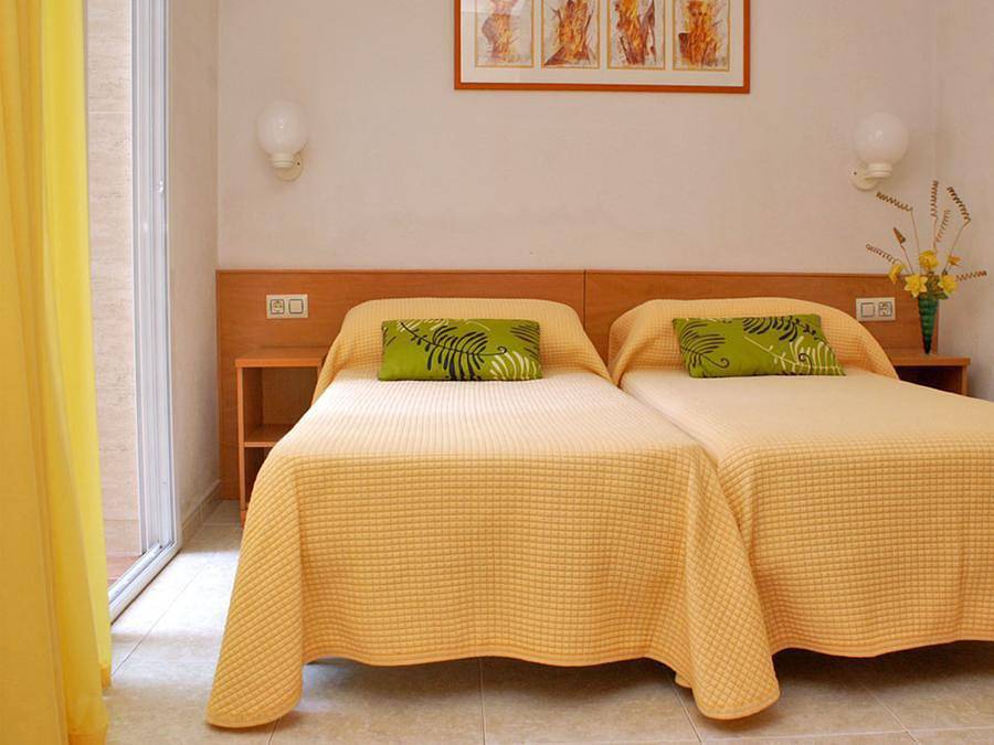 Appartements Costa d'Or - Apartment 6 persons - Type 4/6 For 2 adults or 2 adults + 1 or 2 children until 16 years old in Calafell, Costa Dorada