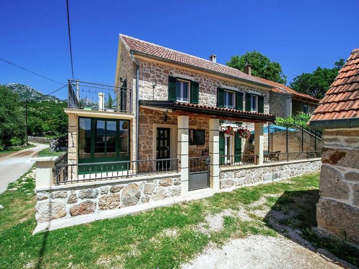 Ferienhaus für 6 Personen, mit Balkon und Terrasse sowie Garten und Pool in Obrovac - 3
