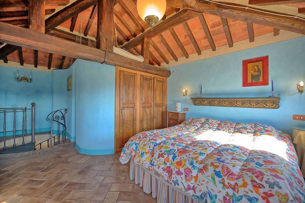 Oasi toscana con vista su Montepulciano, Villa con piscina e giardino esclusivo in Montepulciano, Chianti
