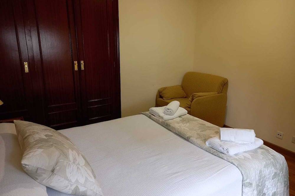 Entire apartment, Apartamento El Llerau in Cangas de Onís, Asturias Province