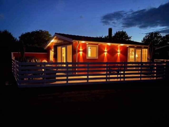 Ferieudlejning for 6 personer, med terrasse og pool, børnevenlig i Sandvig