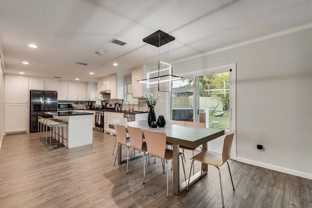 Luxury Home w/ Hot Tub near At&T Stadium in Arlington, Tarrant County