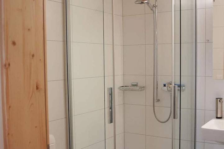 Appartement entier, Lischenhaus 2 - Wohnung Flösch Appartement/Fewo, Dusche, Wc, 1 Schlafraum in Lenk im Simmental, Lenk