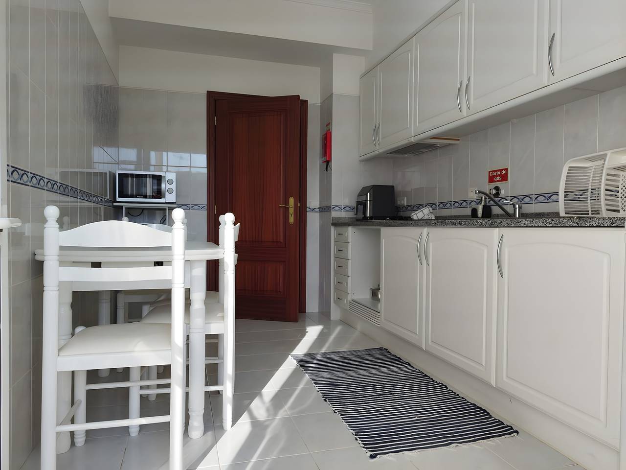 Ganze Wohnung, Apartment „Paradise Dream“ mit Balkon und Wlan in Caniço, Madeira