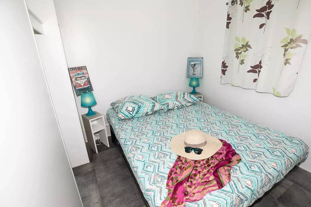 Camping Clair de Lune **** - Mobilheim mit 3 Zimmern für 4/5 Personen in La Madrague, Hyeres