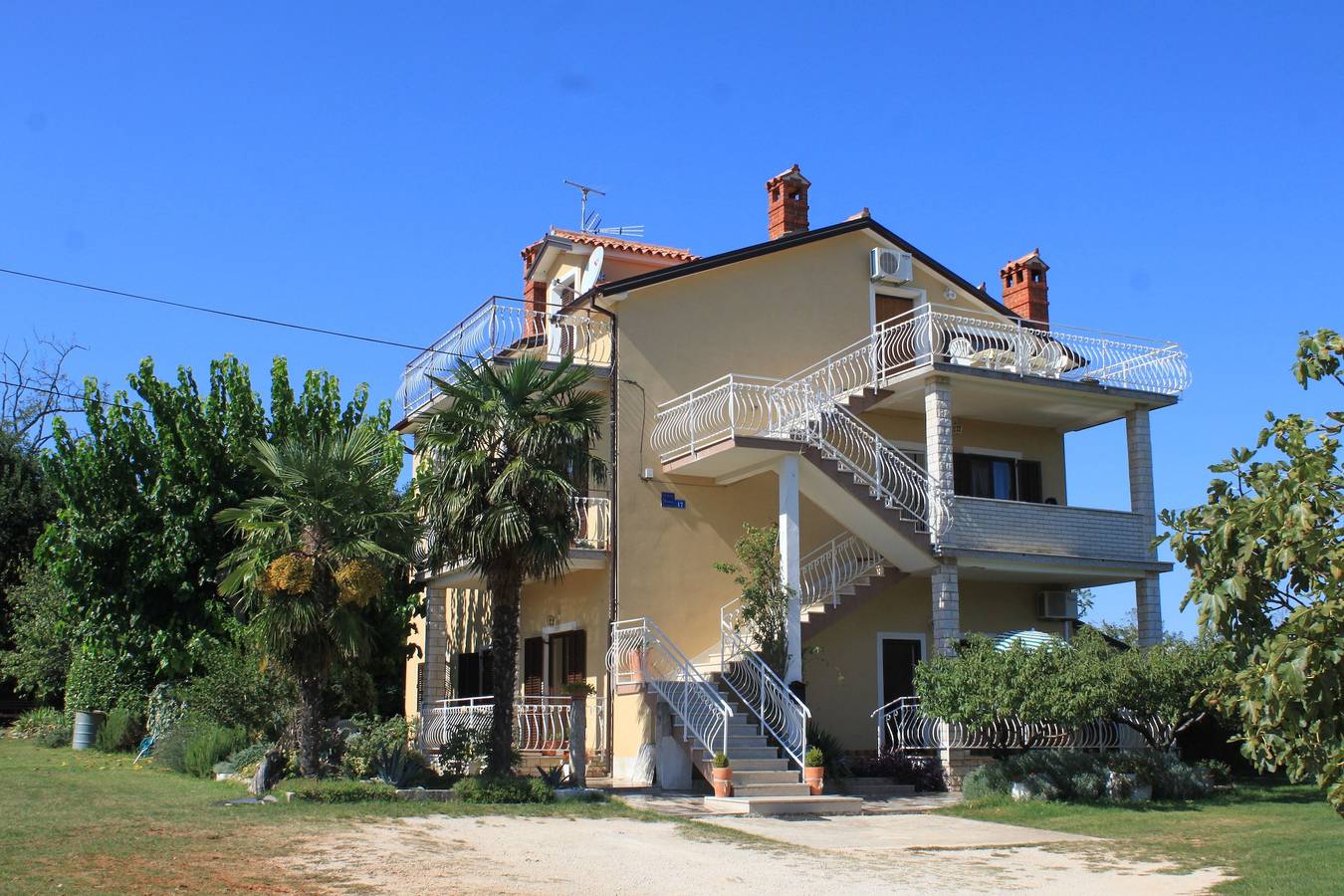 Ganze Wohnung, 2-Zimmer-Ferienwohnung mit Terrasse Basanija, Umag A-7149-b in Umag, Umag und Umgebung