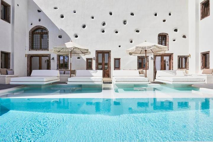 Hôtel pour 8 personnes, avec piscine ainsi que terrasse et vue