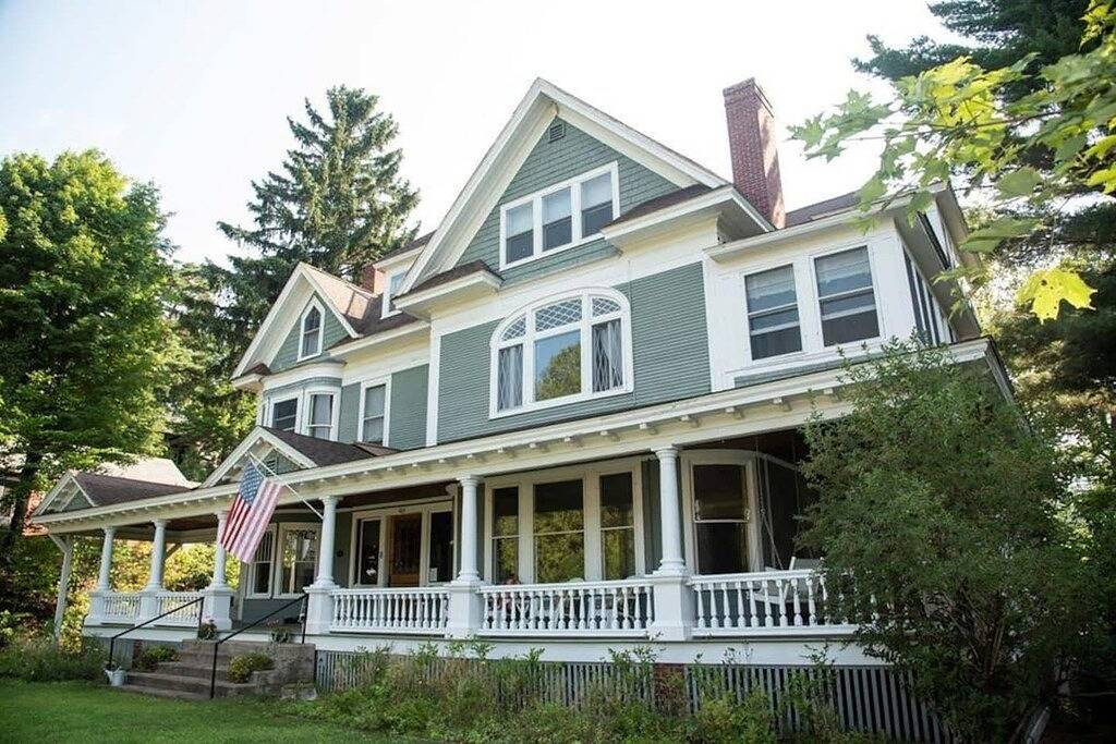Franklin Manor - Queen Suite Optional Adjoining in Saranac Lake, Adirondack Mountains