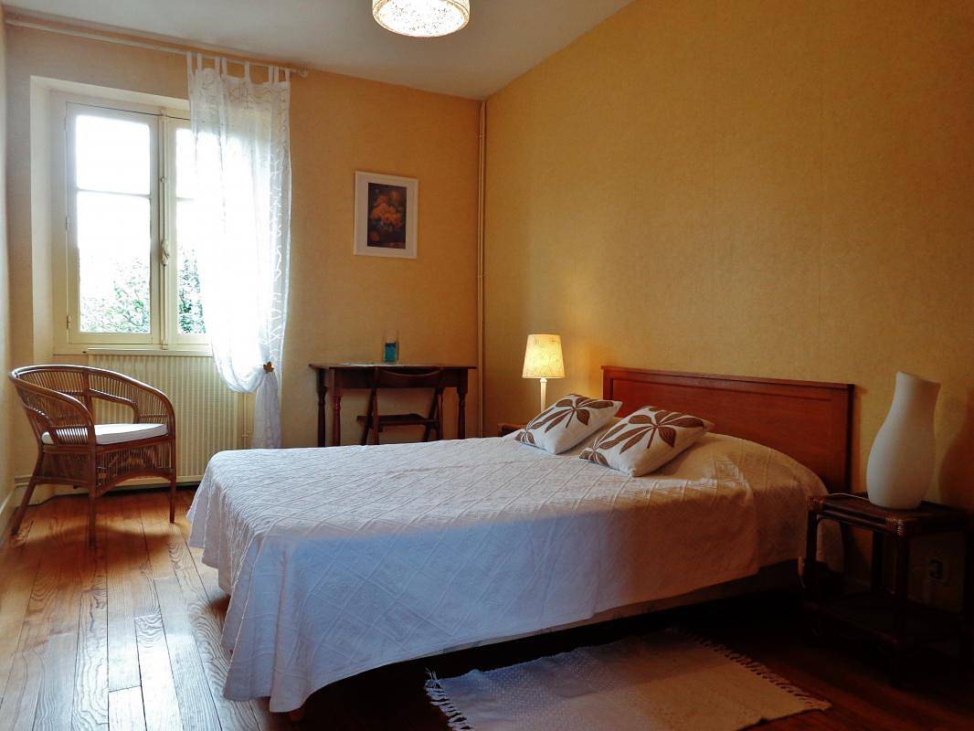 Tranquila casa rural con aparcamiento, terraza y jardín, a 2,5 km de Ordizan in Pouzac, Altos Pirineos