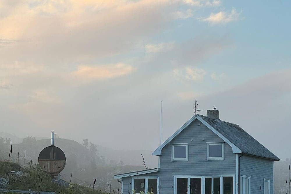 Idyllic And Peaceful Family Home in Kvaløya, Tromsø