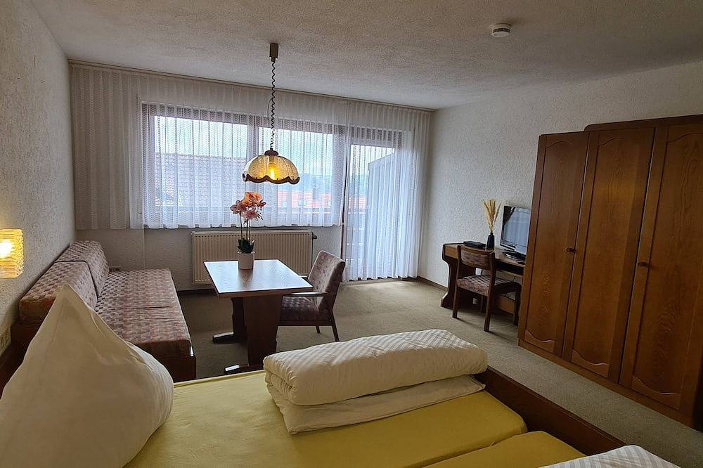 Ganze Wohnung, Doppelzimmer Heimatliebe mit schönem Balkon - Pension Hauber in Suedlicher Schwarzwald, Herrischried